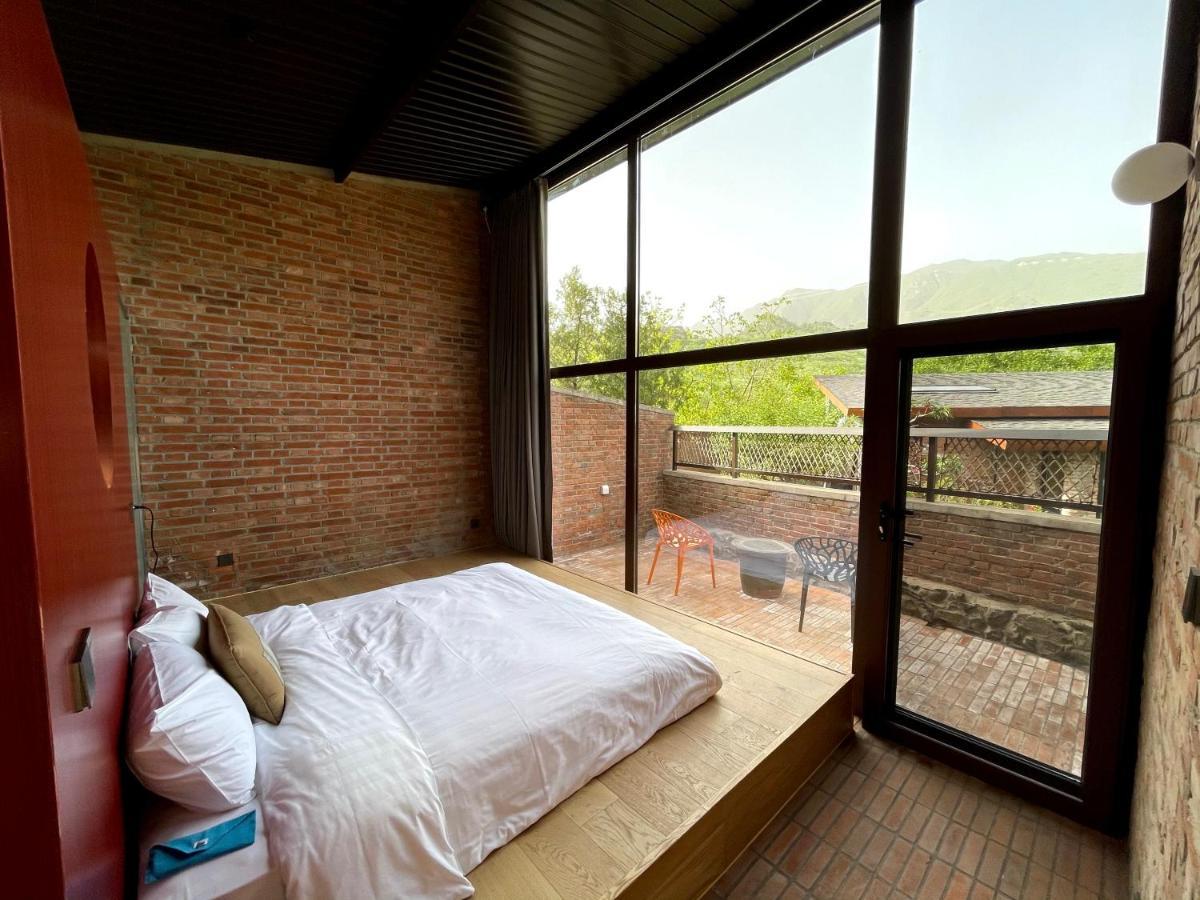 Brickyard Retreat At Mutianyu Great Wall Adjoin To Mutianyu Great Wall - Room With The View Of Great Wall - Free Chinese Massage Experience - Vehicle Shuttle Service - International Catering - Spa& Nail Beauty Facilities Huairou Exterior foto