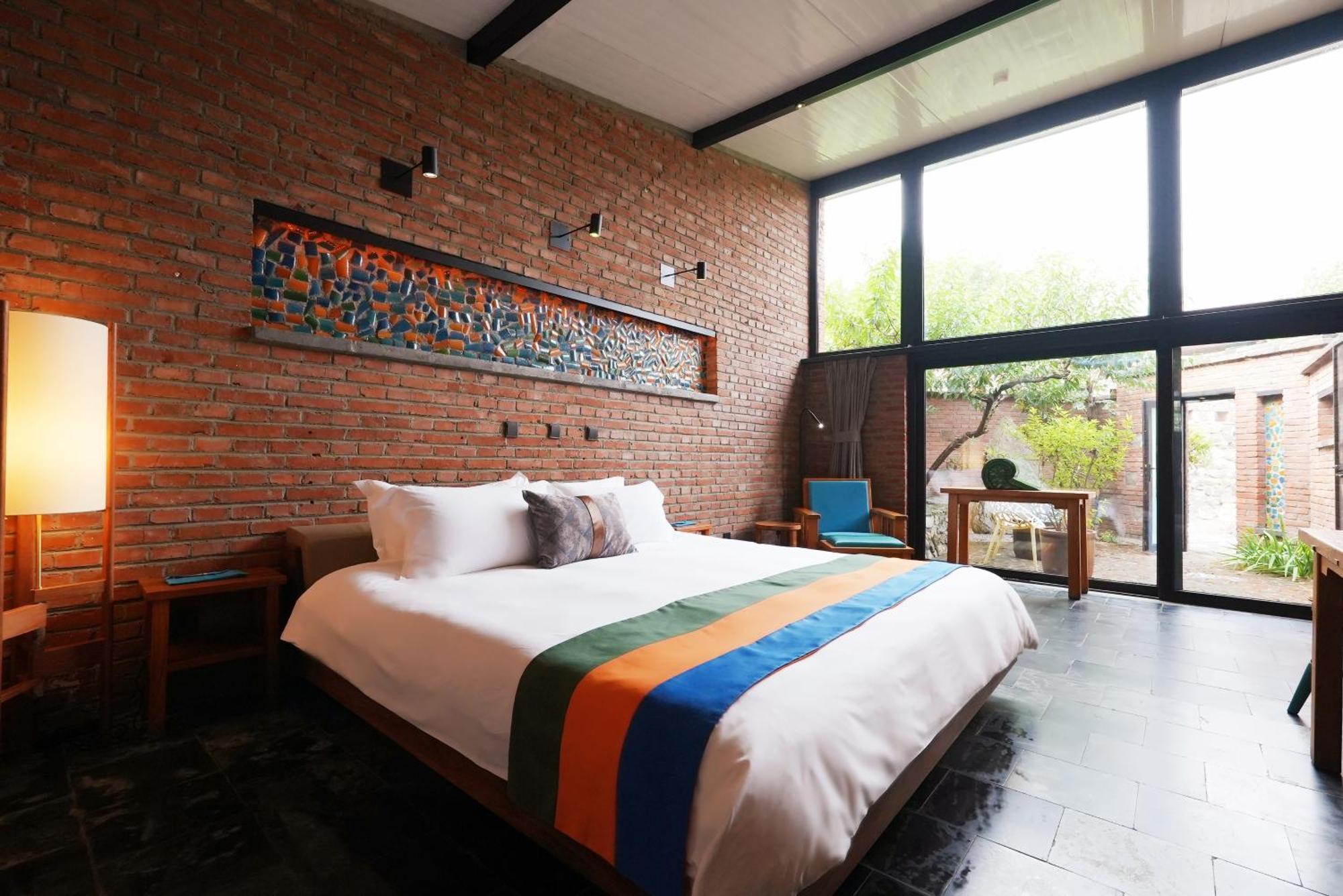 Brickyard Retreat At Mutianyu Great Wall Adjoin To Mutianyu Great Wall - Room With The View Of Great Wall - Free Chinese Massage Experience - Vehicle Shuttle Service - International Catering - Spa& Nail Beauty Facilities Huairou Exterior foto