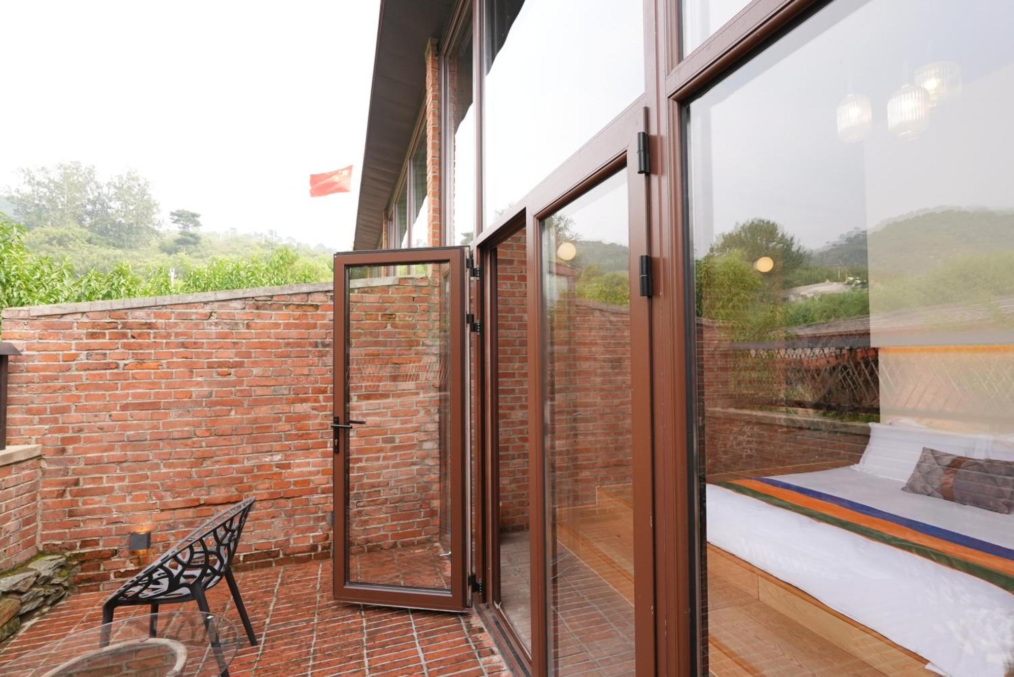 Brickyard Retreat At Mutianyu Great Wall Adjoin To Mutianyu Great Wall - Room With The View Of Great Wall - Free Chinese Massage Experience - Vehicle Shuttle Service - International Catering - Spa& Nail Beauty Facilities Huairou Exterior foto
