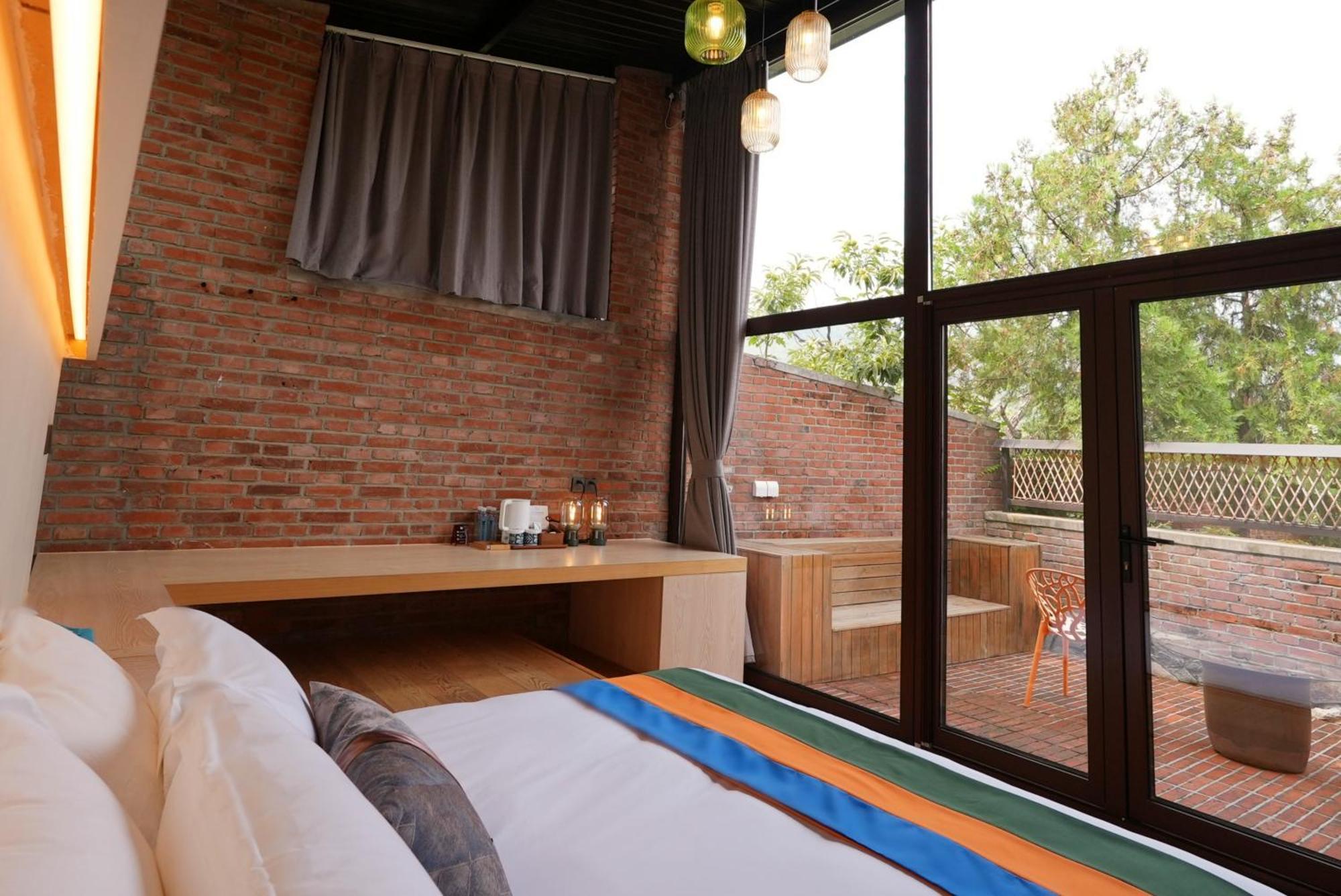 Brickyard Retreat At Mutianyu Great Wall Adjoin To Mutianyu Great Wall - Room With The View Of Great Wall - Free Chinese Massage Experience - Vehicle Shuttle Service - International Catering - Spa& Nail Beauty Facilities Huairou Exterior foto