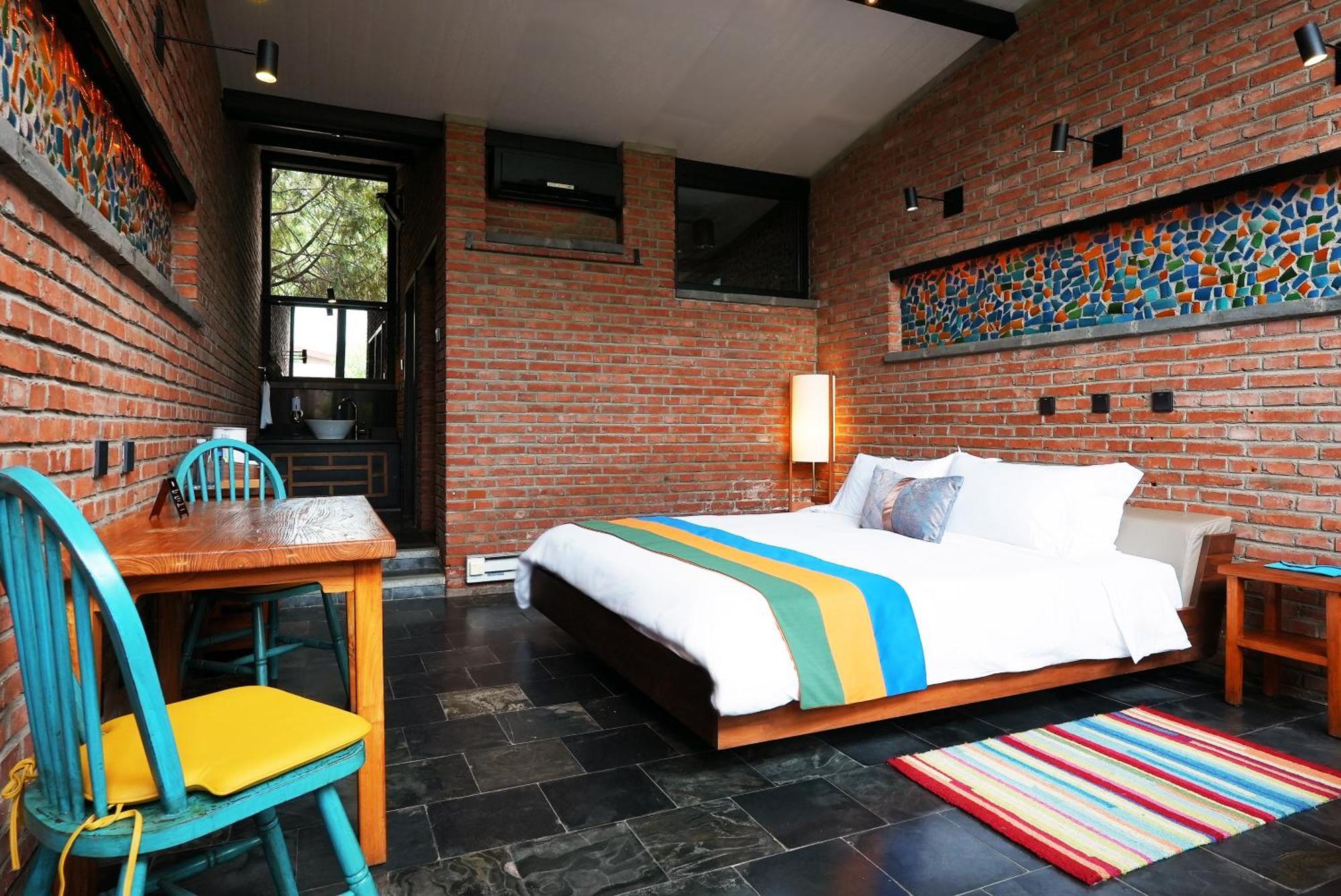 Brickyard Retreat At Mutianyu Great Wall Adjoin To Mutianyu Great Wall - Room With The View Of Great Wall - Free Chinese Massage Experience - Vehicle Shuttle Service - International Catering - Spa& Nail Beauty Facilities Huairou Exterior foto