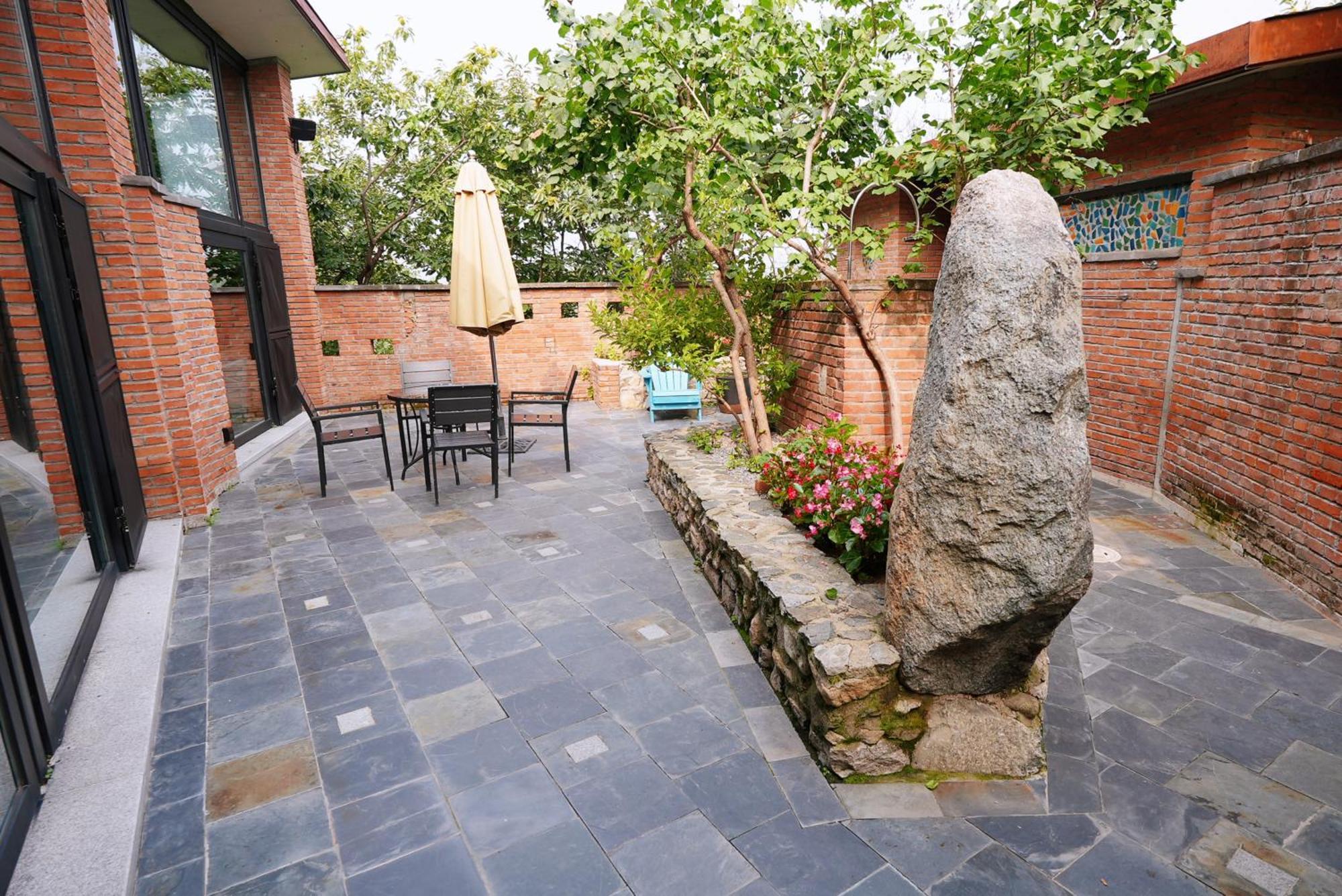 Brickyard Retreat At Mutianyu Great Wall Adjoin To Mutianyu Great Wall - Room With The View Of Great Wall - Free Chinese Massage Experience - Vehicle Shuttle Service - International Catering - Spa& Nail Beauty Facilities Huairou Exterior foto